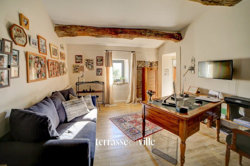 OPPEDE - VILLA T6 - 300 m2 - TERRAIN 750 m2 - PISCINE - GARAGE DOUBLE + Double parking - - 6