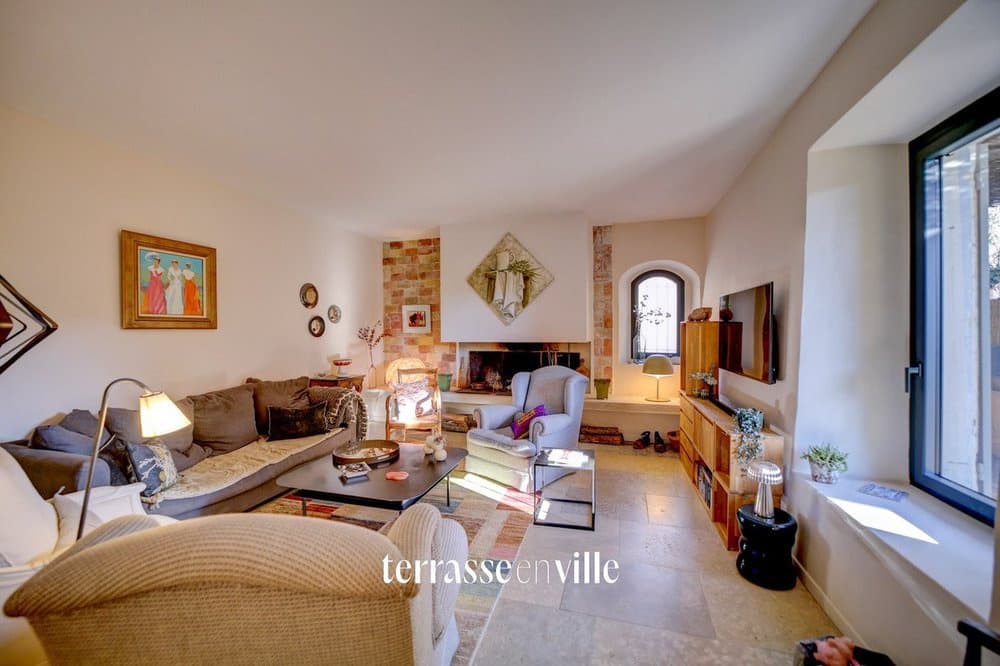 OPPEDE - VILLA T6 - 300 m2 - TERRAIN 750 m2 - PISCINE - GARAGE DOUBLE + Double parking - - 5
