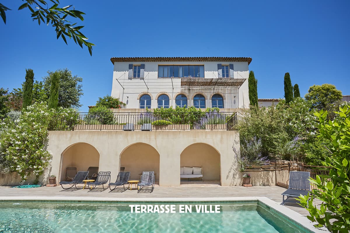 MAISON D'EXCEPTION - AIX EN PROVENCE - VUE PANORAMIQUE - JARDIN - PISCINE - 2 150 000 €
