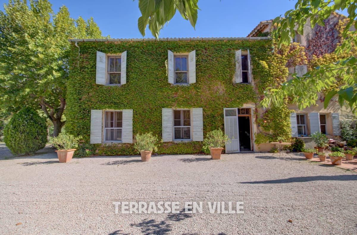 PROPRIÉTÉ DE CARACTÈRE POUR SIÈGE SOCIAL HAUT DE GAMME PARC PISCINE 1 850 000 € - 1