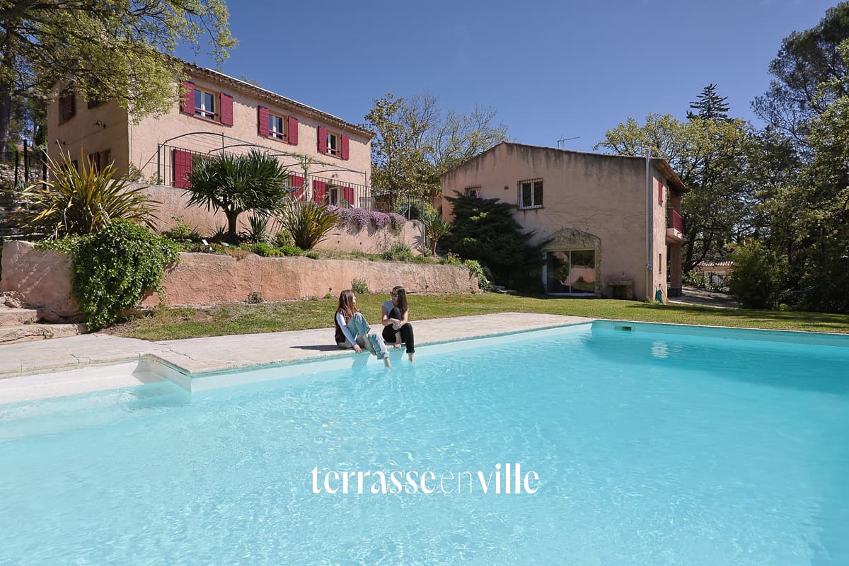 SOUS-PROMESSE - EGUILLES - MAISONS 220M2 - TERRAIN 3300M2 - PISCINE - GARAGE - 1 200 000€ - 2