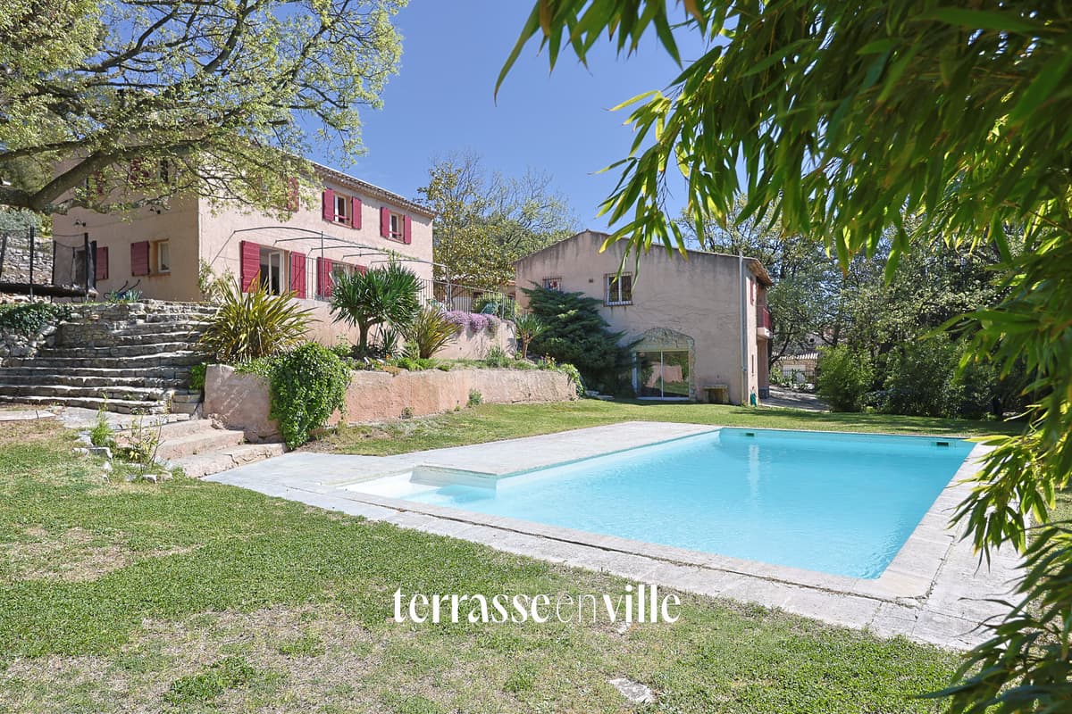 SOUS-PROMESSE - EGUILLES - MAISONS 220M2 - TERRAIN 3300M2 - PISCINE - GARAGE - 1 200 000€ - 1