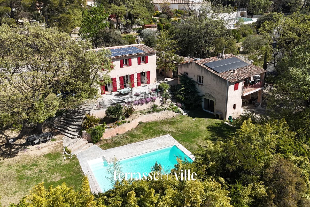 SOUS-PROMESSE - EGUILLES - MAISONS 220M2 - TERRAIN 3300M2 - PISCINE - GARAGE - 1 200 000€