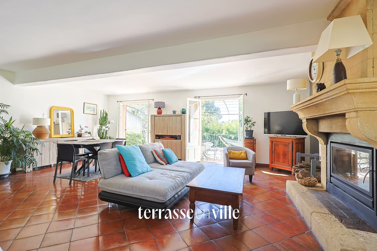 SOUS-PROMESSE - EGUILLES - MAISONS 220M2 - TERRAIN 3300M2 - PISCINE - GARAGE - 1 200 000€ - 7