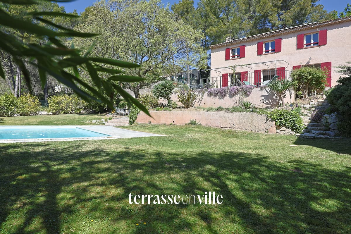 SOUS-PROMESSE - EGUILLES - MAISONS 220M2 - TERRAIN 3300M2 - PISCINE - GARAGE - 1 200 000€ - 5